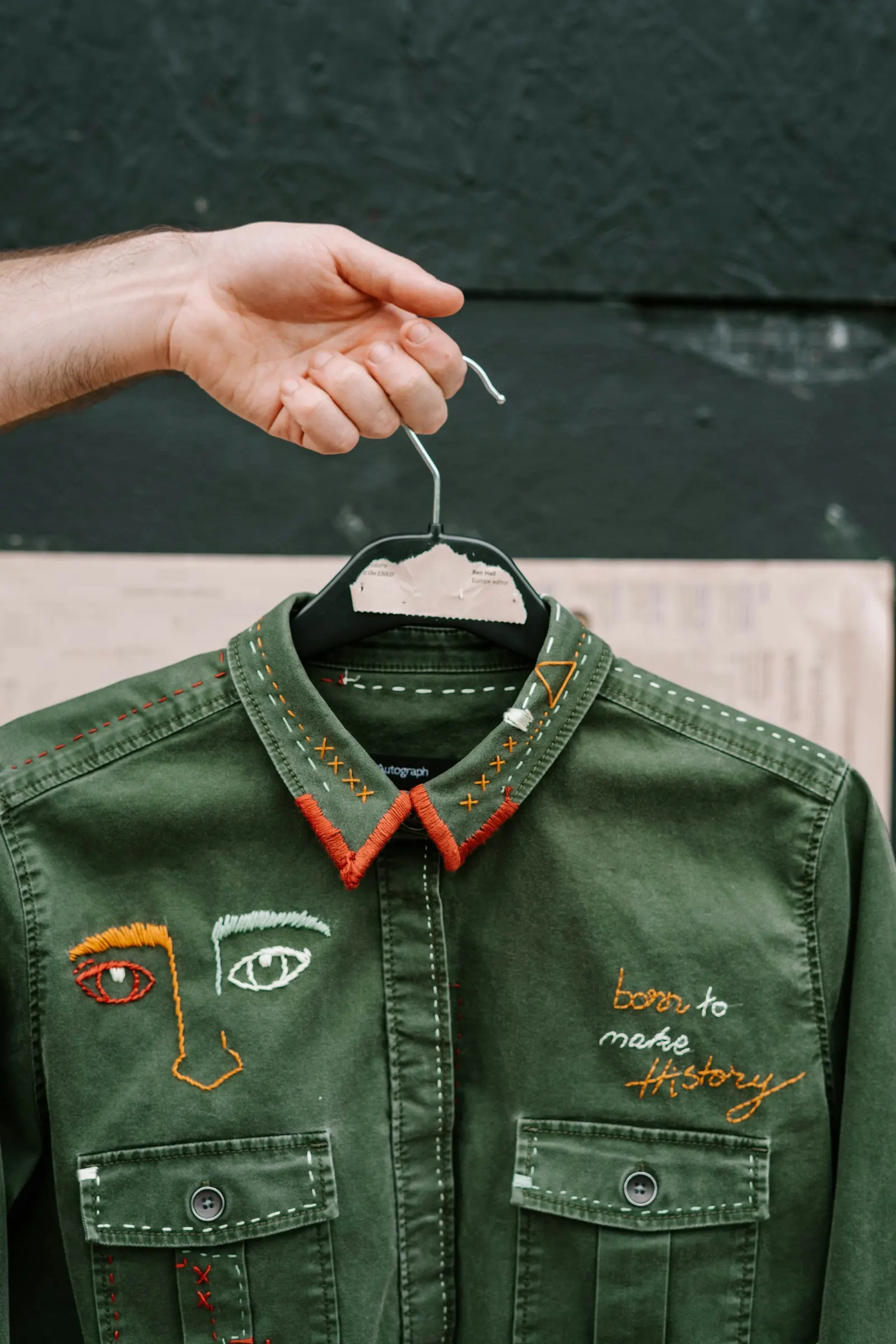 Jacke mit gestickten Aufnähern